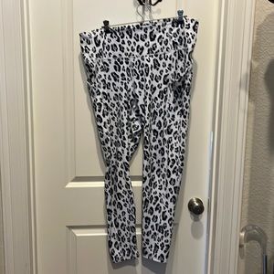Fabletics. Oasis PureLuxe High-Waisted Legging. Snow Leopard. 2X.